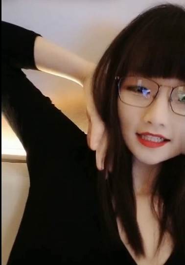 眼镜妹高情绪、洞悉人性的网络平台小哥哥,颜值+资质+性格+实力派,关注即可获得幸运鸽鸽打包!