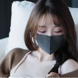 模特HONGKONG_DOLL：上海理想与小城市欲望的爆红新人