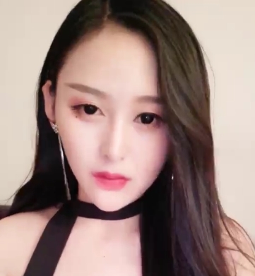 超级有气质3位少妇开放直播勾引，百度云资源下载！