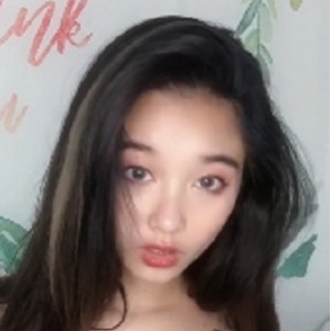 私拍系列二指禅销魂，紫薇反差，自行打包吃瓜露脸挑逗，百度盘