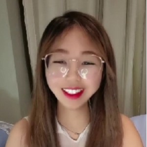 两姐妹联袂黑丝诱惑，掰开逼逼看特写！