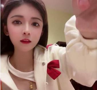 72V647M抖音网红狗头妹子最新视频：颜值、身材、大众女神、男友爆料！