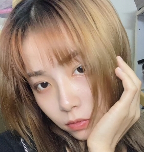 美女口腔特写：舌头、喉咙、核酸、牙齿的诱惑