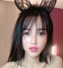 单腿网红美女黑丝玩弄爆撩男的没爽到射太快