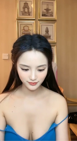 江奈儿性感热舞，褪去衣物，雪白肌肤登场！黑色小裤裤+蓝色吊带背心，气质优雅，干事浮夸，闺房聊生活，双峰震动，棒子神秘地带！