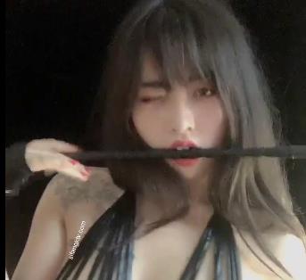 恐龙小宝贝：37V上的网红考研大学生，446M身高，凡尔赛腰身，怼脸上脸蛋，大胆纹身，收获最大惊喜！