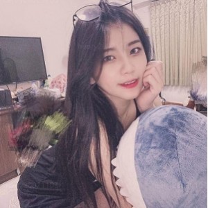 美女主持人被指教成小小狗，穿紧身衣服的美丽令人惊艳