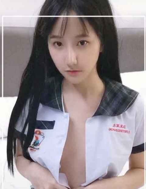 泰国小姐姐JK颜值身材爆表,26V视频1.1G菩萨般表情