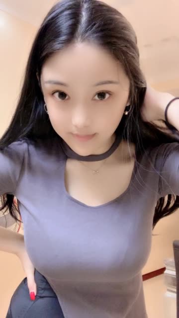 燕子姐姐自拍成熟美女白色T恤福利，高清图集火爆快手！