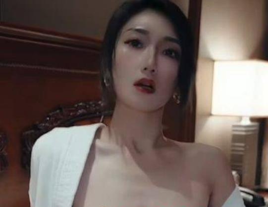江疏影的暗黑造型,其实是隐藏了两个少女的心。