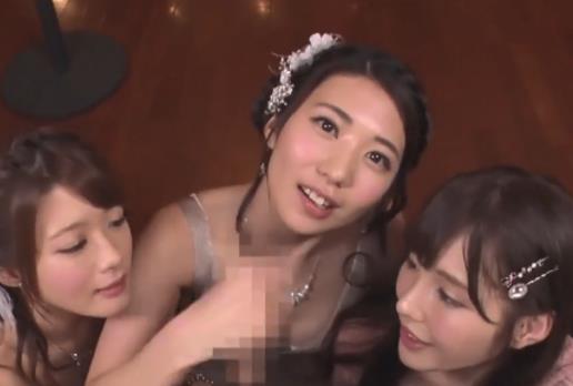 日本女神想和你玩游戏?这位日本女教师居然在课堂上教学生怎么约会?