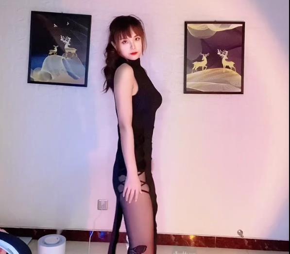 悠宝儿又出歌了,这次是泳装定制热舞,社保专辑。
