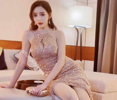 王馨瑶金色礼服,大众女神。秀人网,让女神为你做最美的自己。