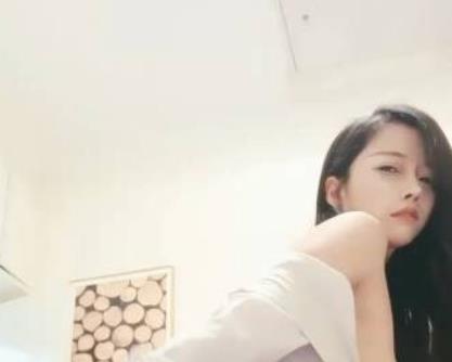 最新虎牙新晋超人气本土极品美女网红浮力主播（一库一库）有尺度自摸银X热舞完整合集（1v-1.08g）