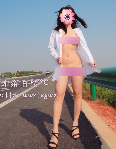 看日本惊艳御姐浮力沐浴自然公园!