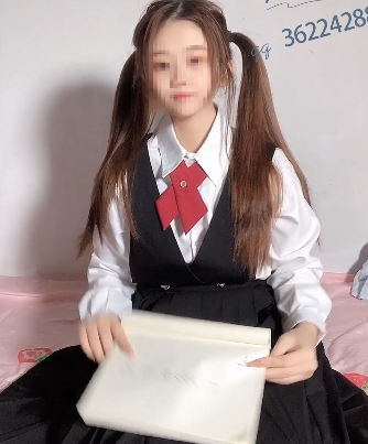 看腻了美女?今天,让我们一起看看这个美女吧。