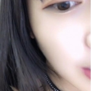 初音在斗鱼上播出了自己的最新作品,这些视频内容太劲爆,我看完差点尿了。