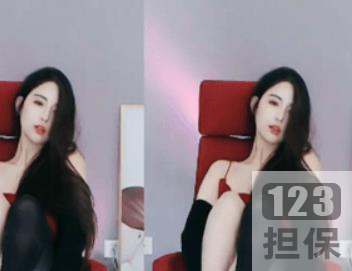 斗鱼虎牙直播红人苏樱,今天居然在直播间玩起了诱惑宠粉秀?