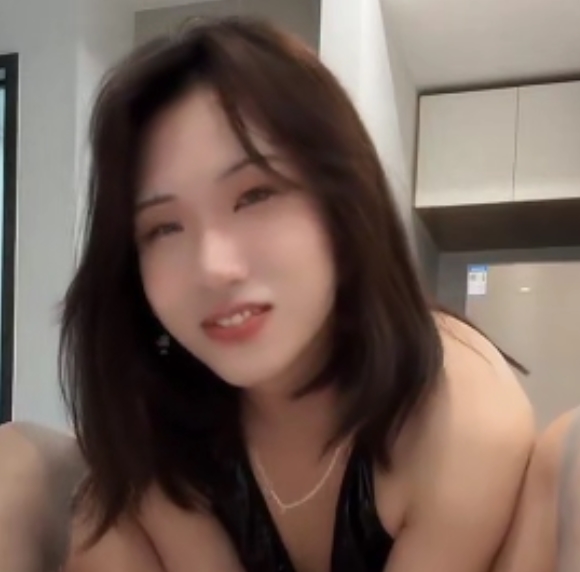 TS主播邢曦月付费福利合集：大罩杯眼睛妹航空大学厕拍等视频，总大小16.5GB