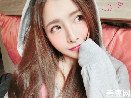 一探究竟,让人更加期待她未来的表现。无论是喜欢御姐风格的观众还是喜欢小黑的粉丝,这个合集都能满足他们的需求。不仅可以欣赏小黑的美貌,还能感受到她的个性魅力。所以,快来观看这个高颜值御姐(叫小黑.一只肥黑)合集,一起领略她的独特魅力吧!