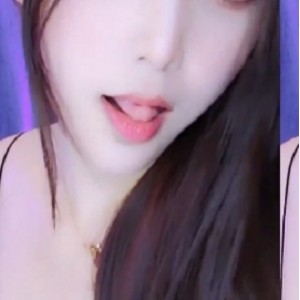 观众都能感受到她的独特魅力和诱惑，让人无法自拔。如果你也是林软软的粉丝，那么不要错过这份最新的直播作品合集！让我们一起回顾她那动人的舞蹈和迷人的风采吧！