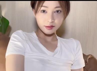 人气女神园丽丽自拍视频，8V3.9G超清画质，耳机观看更有感觉！