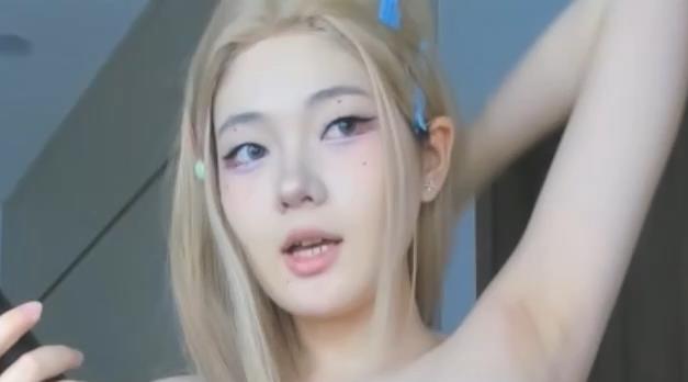 外网CB-热毛选-TOP榜单-录制日期2024-7-11[1V-3.2G]：颜值身材俱佳，妆容浓重却不失魅力，小马达战力惊人，优雅文静的男子视频等你下载观看