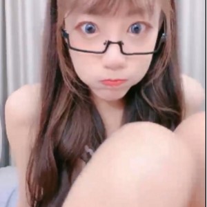 小怡的视频《50v32.9g》收藏狂潮，反差女友的魅力无法抗拒