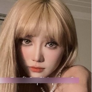 田心三水：抖音网红大神，举牌自拍视频惊艳亮相