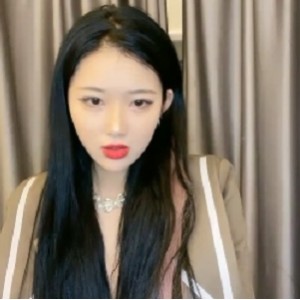 超美颜值女神徐艺诺古灵精怪性感热舞道具进入视频