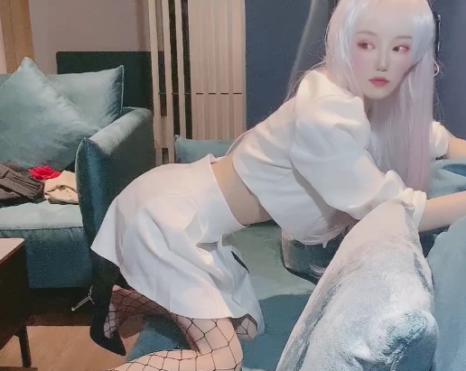 仙女糖心：勤快美少女的网红服装秀