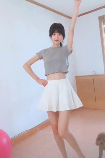 绝版舞蹈系萌妹:快手63万粉丝大眼睛呆萌软萌姿势体位1.2G高清视频合集