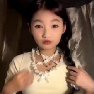 宿舍秀秀：困困兔瑶瑶摇的直播故事