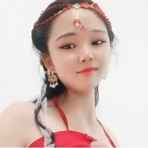 哺乳少妇挤馒头早餐饮品