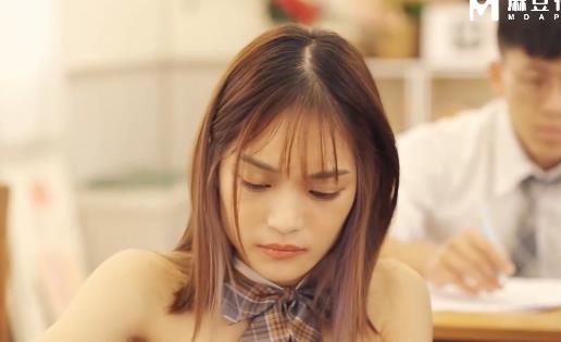 校园Y剧《T0级校园Y剧1-10集-麻豆校园-战斗考试母女摆摊》10V高清,女主角激烈战斗震撼全场