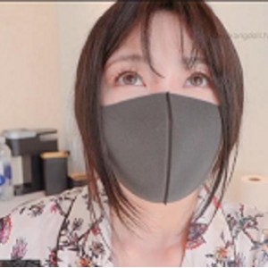 香港娃娃HongKongDoll：家常奇怪姿势视频短片下载