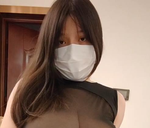 火爆身材小坦克九儿，椅子上的骚气神秘视频