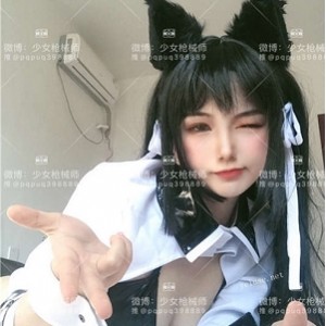 人气COSER：少女枪械师牛奶小怪兽套