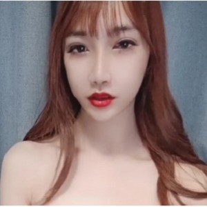 女王风格的芭娜娜TS女装视频