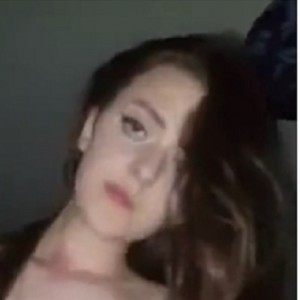 古力娜扎和迪丽热巴的侧脸和正脸照片