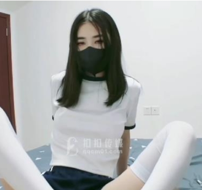 白丝诱惑妹子扣扣传媒锅锅酱