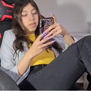 RuthLe的欧美浮力姬：白人反差美女，乖巧可爱豪放野性