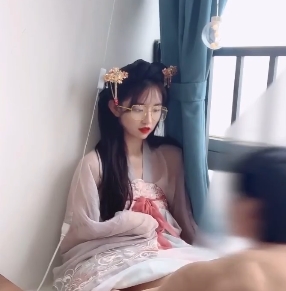 不见星空经典版：尽力剪辑的经典精彩镜头，摆脱丑无趣的服装，与男朋友的亲密动作，以及马桶和镜子的看直播！