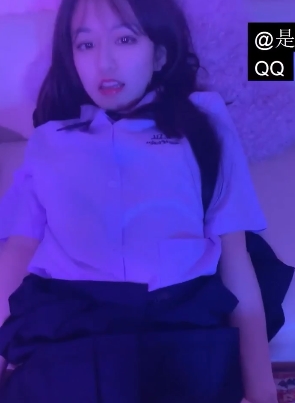 不见星空经典版：尽力剪辑的经典精彩镜头，摆脱丑无趣的服装，与男朋友的亲密动作，以及马桶和镜子的看直播！