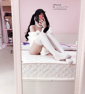 小清殿下虎牙网红新晋女神，汉服系列传统装扮、Y乱氛围光“阴”姬宅男女神37V9.5G精选浮力姬