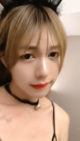 19岁伪娘粥粥,5个G完美身材,抖音网红人妖