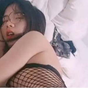 网红小姐姐刘涛可爱调皮网袜黑丝小姐姐视频资源：让你感受到安逸的温暖