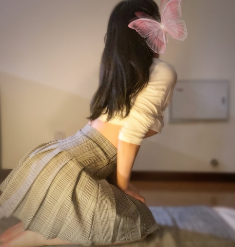 《某推出道:重口色彩缤纷的有尺度双洞风油精自虐绝版完整版》