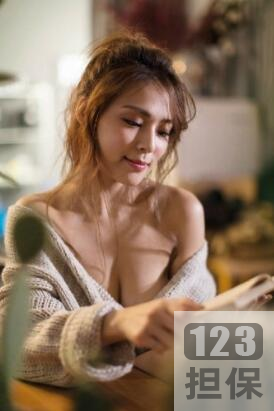 卓毓彤8万元定制视频：绿帽软妹币，颜值高反差，梦幻漩涡