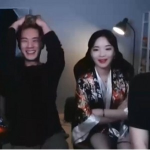 虎牙火爆！韩国情侣主播紫薇A系列第29部完整合集，火辣身材、有尺度、Y乱多人游，让你心动不已！